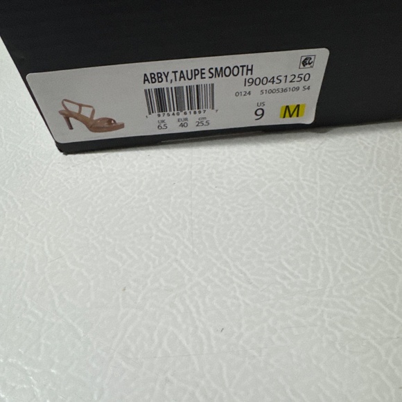 Naturalized Abby Heels Taupe Smooth New with box - Picture 2 of 3